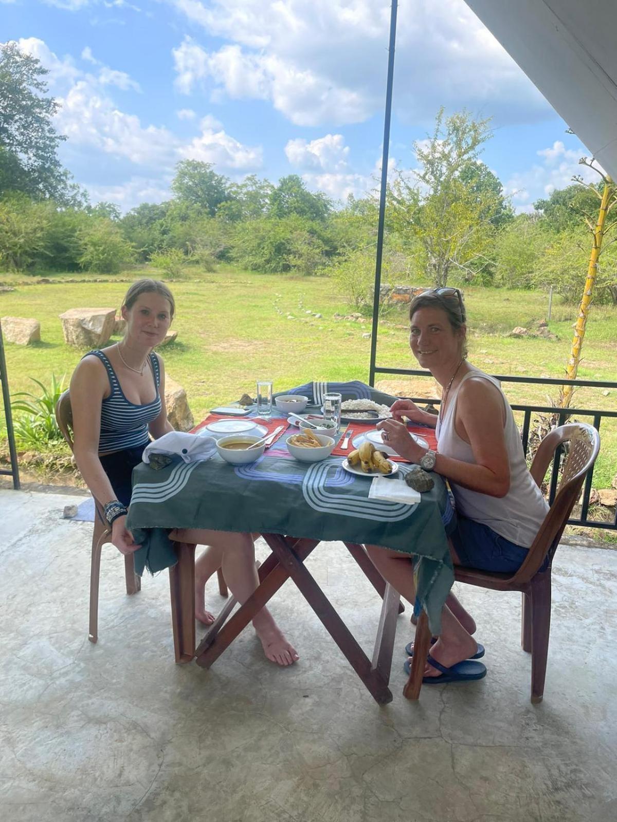 Basecamp - Yala Hotel ภายนอก รูปภาพ